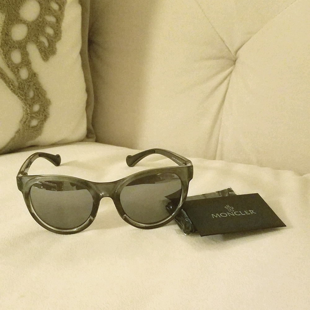 NWT Moncler 52mm Round Sunglasses